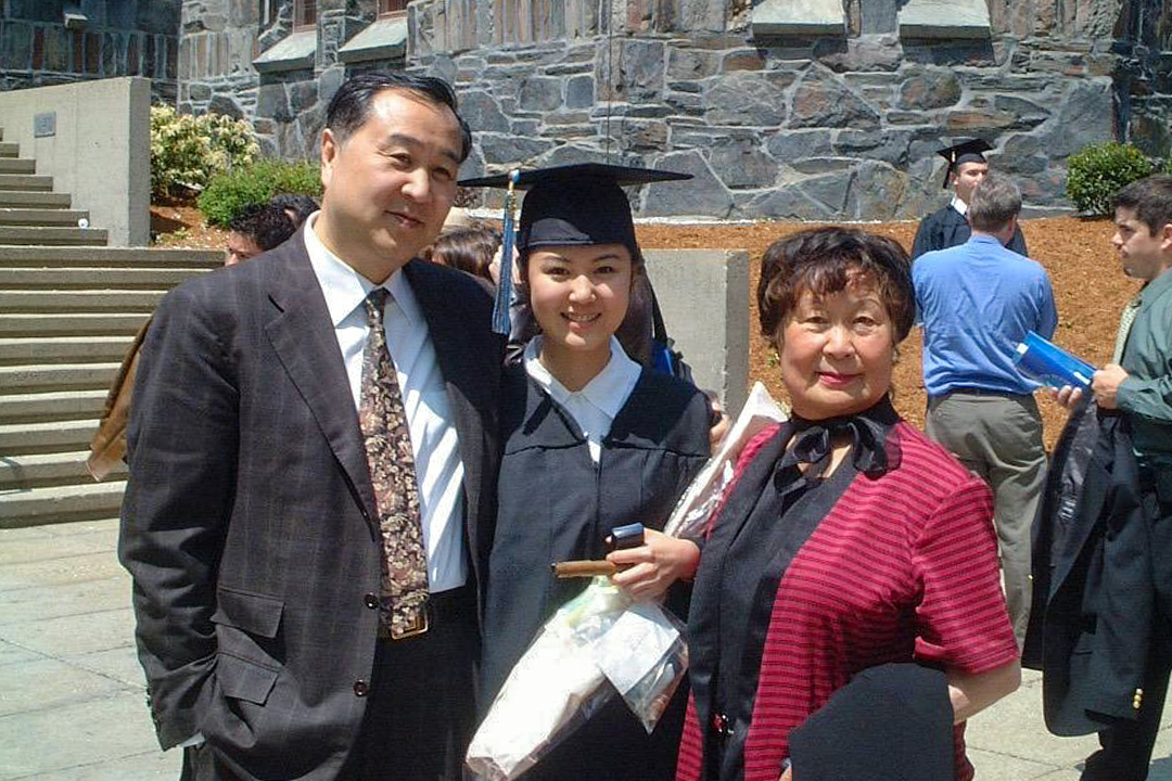 左起,袁弓夷、女兒袁彌明和袁弓夷母親。