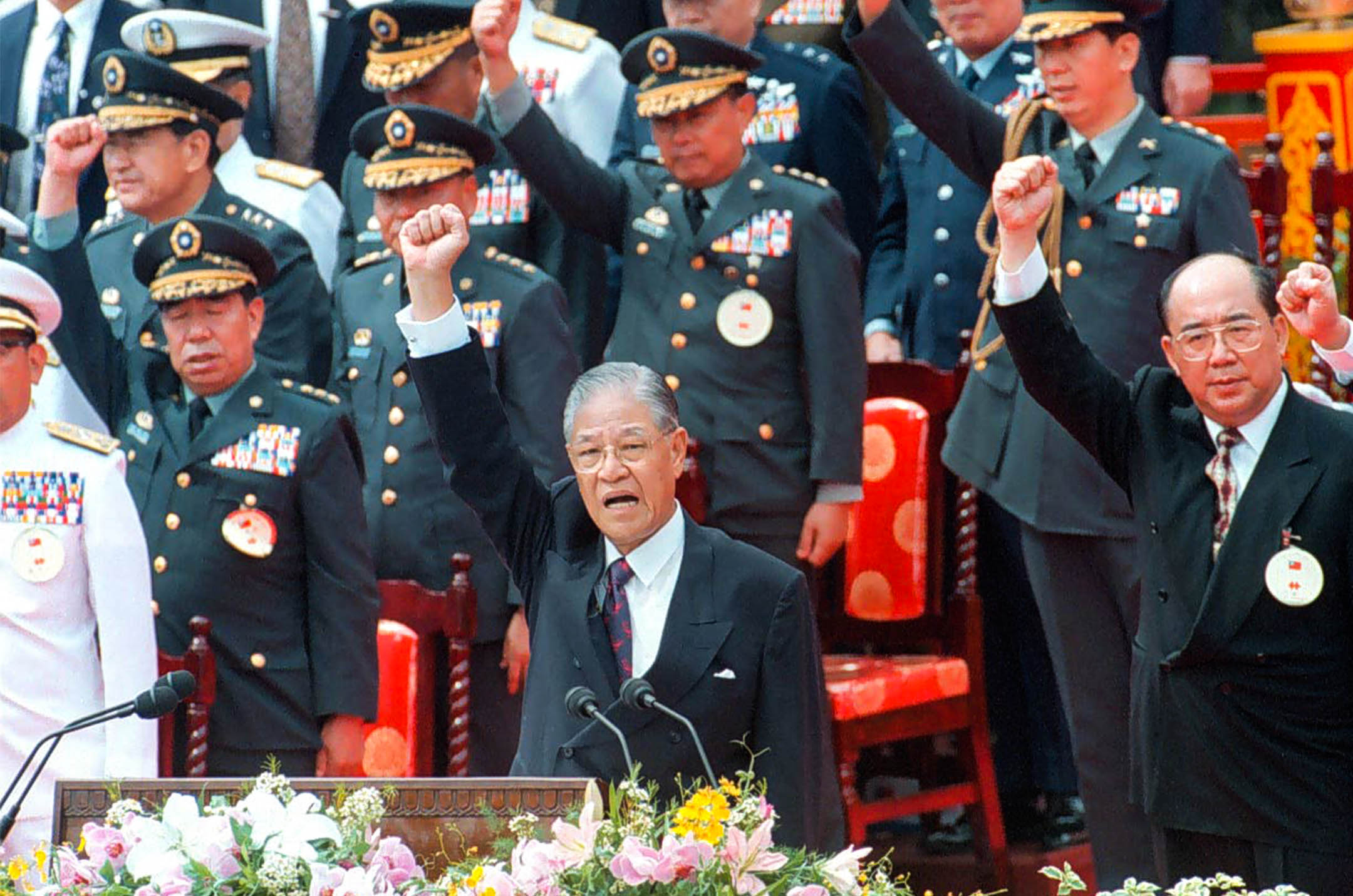 1995年10月10日,台灣總統李登輝在統府外舉行的第十屆雙十慶典上。攝:C.Y.YU/South China Morning Post via Getty Images