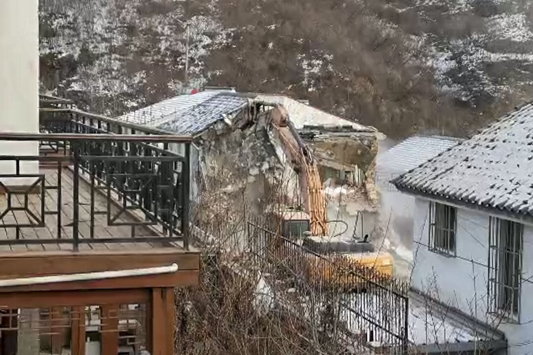 2019年12月,北京市昌平区延寿镇上庄村杏花谷一幢楼房被拆。