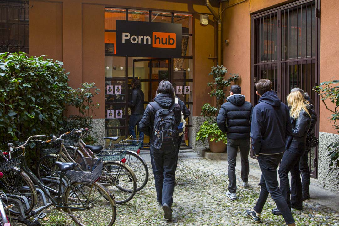 2017年12月1日,意大利米兰的Pornhub商店营业中。