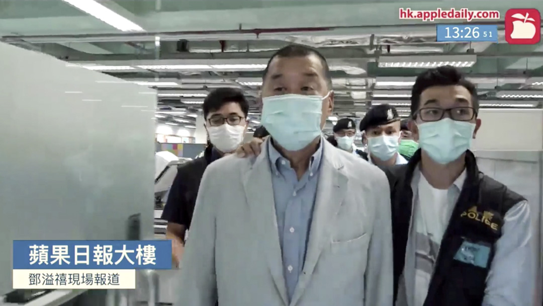 2020年8月10日,黎智英被警员带返壹传媒集团的大楼搜证。
