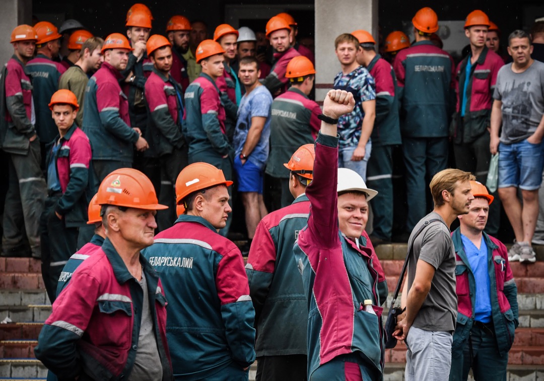 2020年8月18日,白罗斯首都明斯克,当地大型肥料厂的员工发动罢工,要求释放被捕示威者、总统卢卡申科下台以及重新举行受国际独立监察的选举。