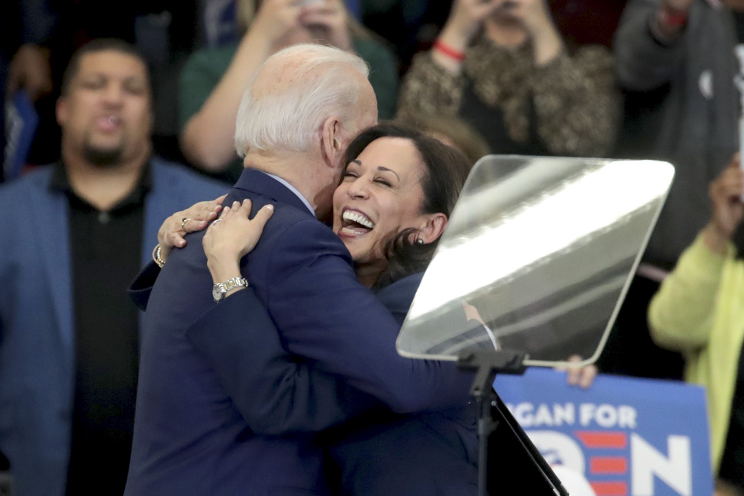 2020年3月9日,参议员哈里斯(Kamala Harris)在底特律为民主党总统参选人拜登站台。