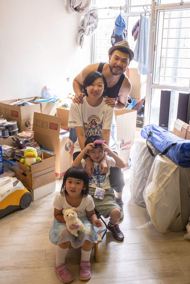 Tina與丈夫Andee,還有一對兒女,即將準備移民加拿大。