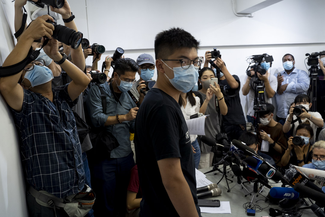 2020年7月31日,黄之锋召开记者会回应被选举主任DQ。