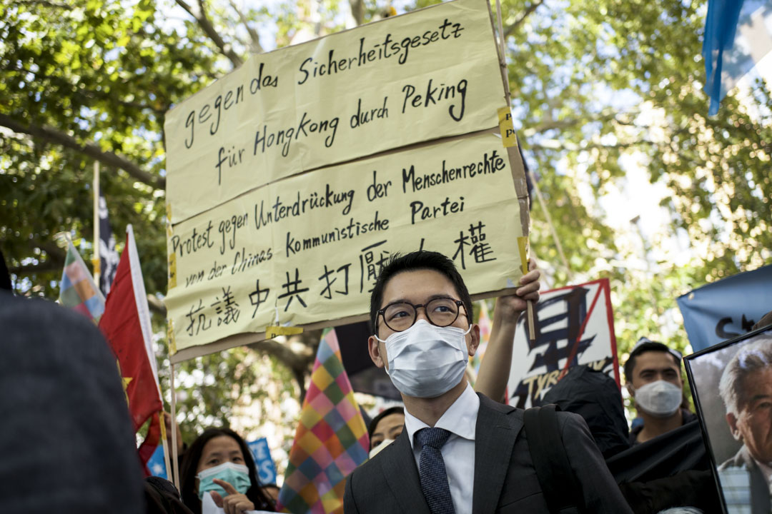 2020年9月1日,中國外交部長王毅訪德國期間,羅冠聰參加抗議活動,抗議中國政府打壓人權。
