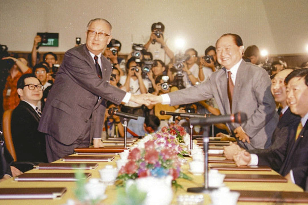 1993年4月27日至4月29日期間,台灣方面的海峽交流基金會董事長辜振甫,與中國大陸方面的海峽兩岸關係協會會長汪道涵於新加坡舉行會談。