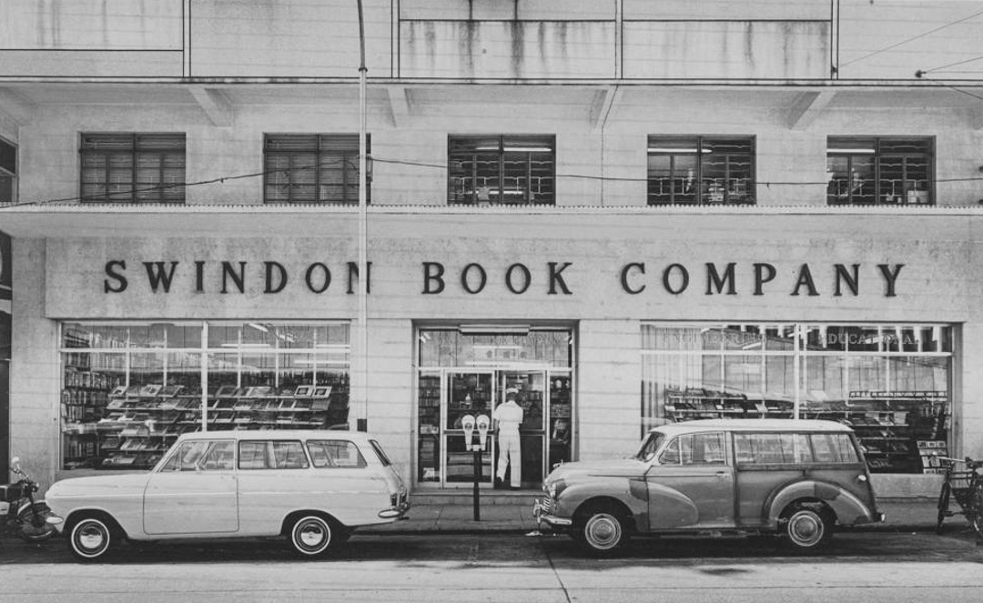 辰衝圖書有限公司樂道總店設於1964年7月18日,經營至今56年之久。