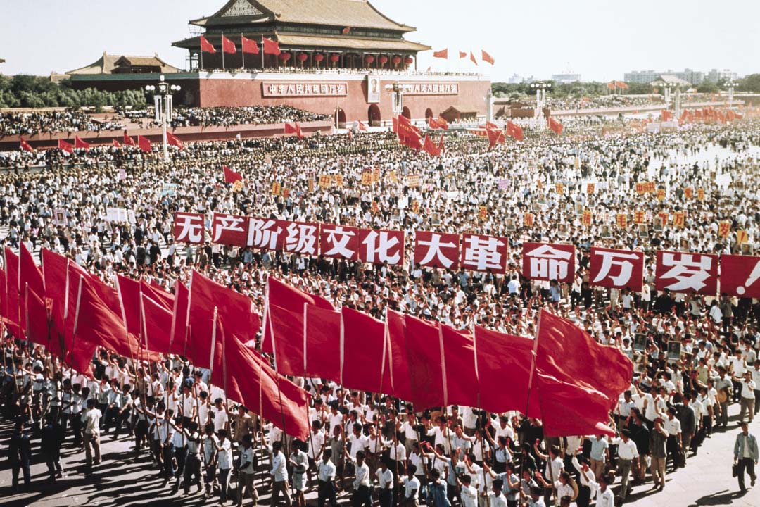 六十年代末,中國文化大革命期間,天安門外舉行了大規模遊行慶祝10月1日中國國慶。