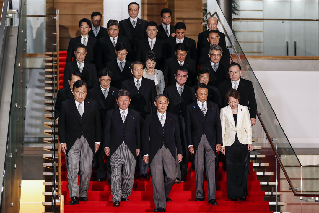 2020年9月16日东京,日本首相菅义伟带领他的内阁在日本东京的首相官邸合照。