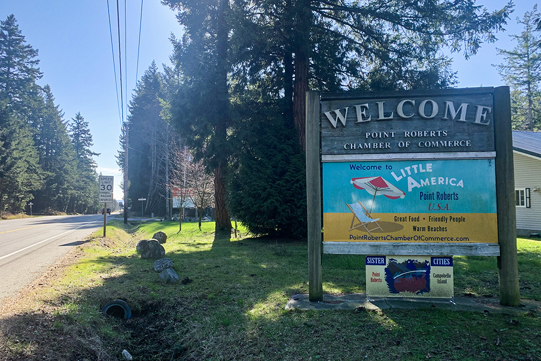 2020年2月18日，加拿大羅伯茨角（Point Roberts）一個五顏六色的標誌歡迎遊客。