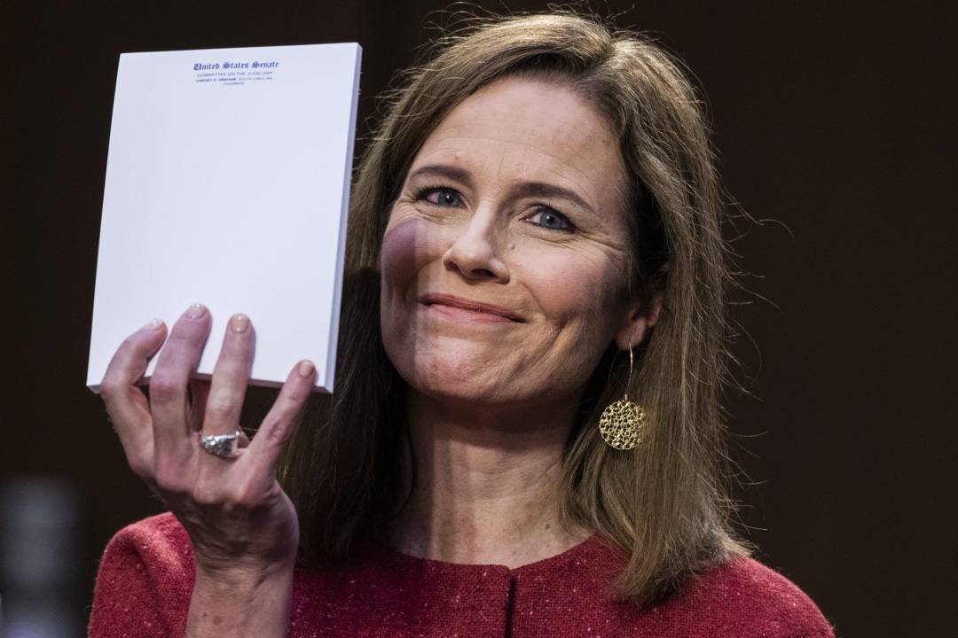 2020年10月13日,美国最高法院大法官提名人艾米·康尼·巴雷特(Amy Coney Barrett)出席参议院司法委员会确认听证会。