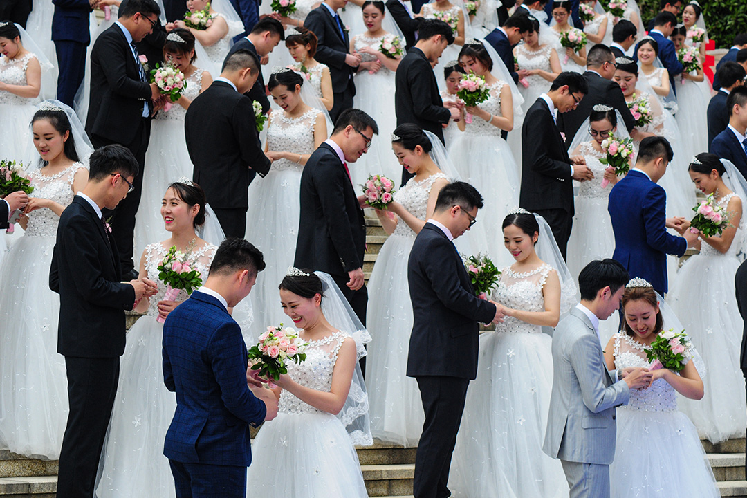 2018年4月21日杭州,新婚夫婦在國際勞工節之前參加集體婚禮。