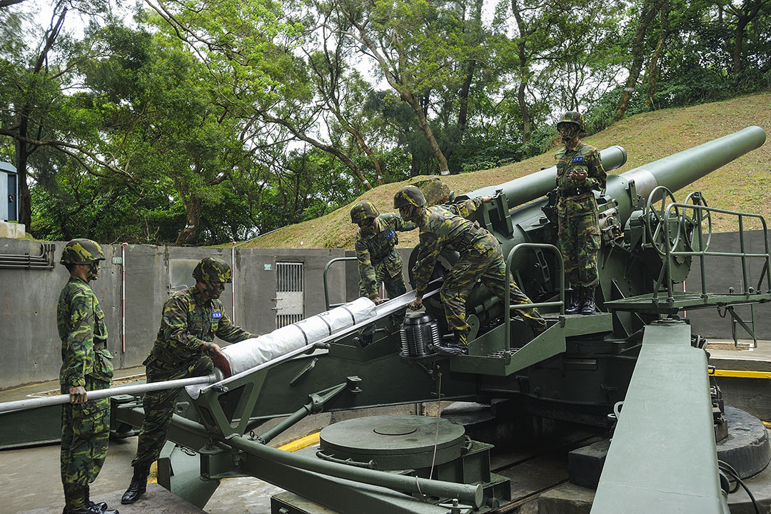 2013年5月8日馬祖,駐紮在島上的軍人進行軍事演習。