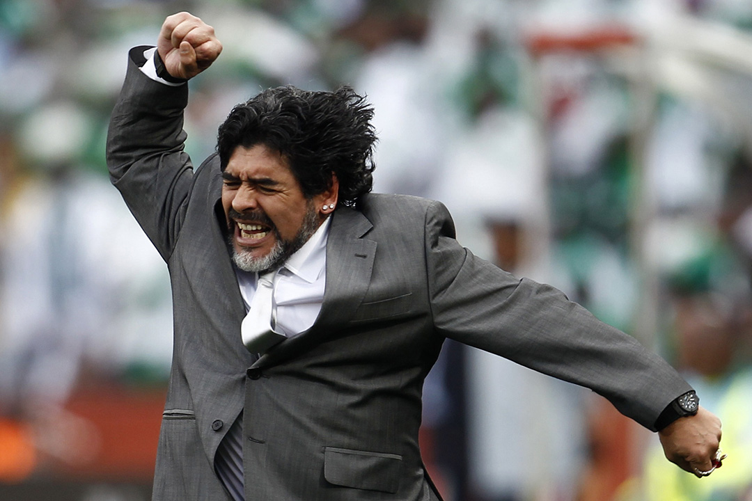 2010年6月12日,阿根廷教練馬勒當拿(Diego Maradona)在約翰內斯堡的埃利斯公園球場舉行世界盃足球比賽中慶祝入球。