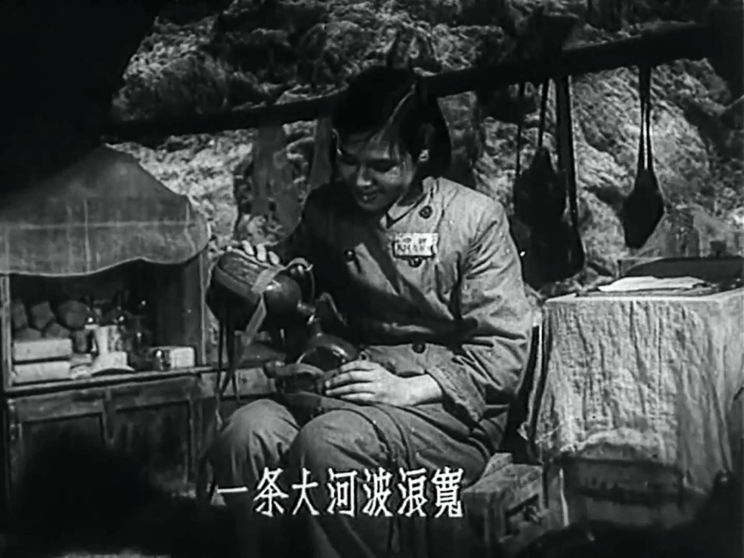 電影《上甘嶺》插曲《我的祖國》。