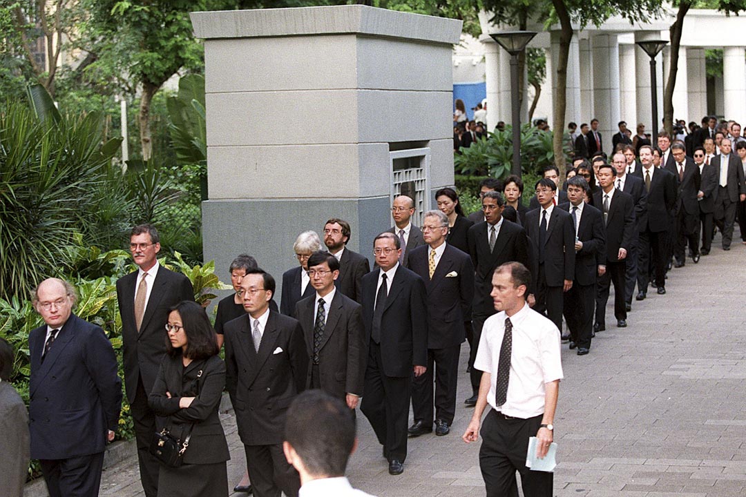 1999年6月30日,600名法律界人士舉行本港首次遊行,反對政府提請人大常委解釋基本法。