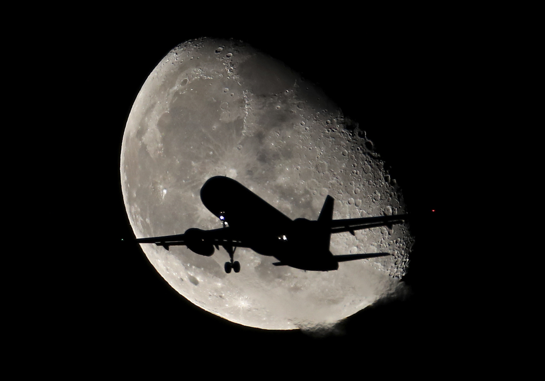 2020年11月5日,飛機準備在英國倫敦的希思羅機場降落。