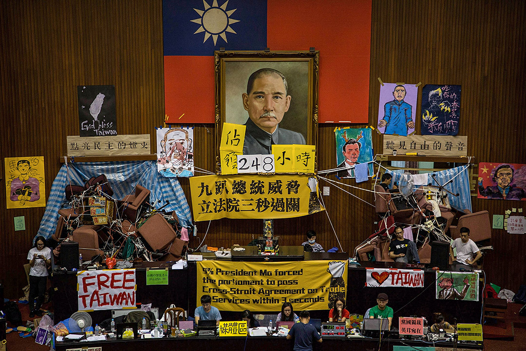 2014年3月27日台北,學生抗議者繼續佔領立法院。