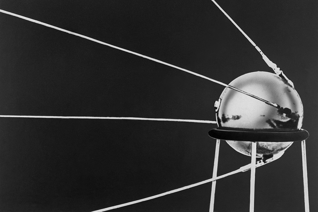1957年10月4日，人造衛星「斯普特尼克（Sputnik）」。
