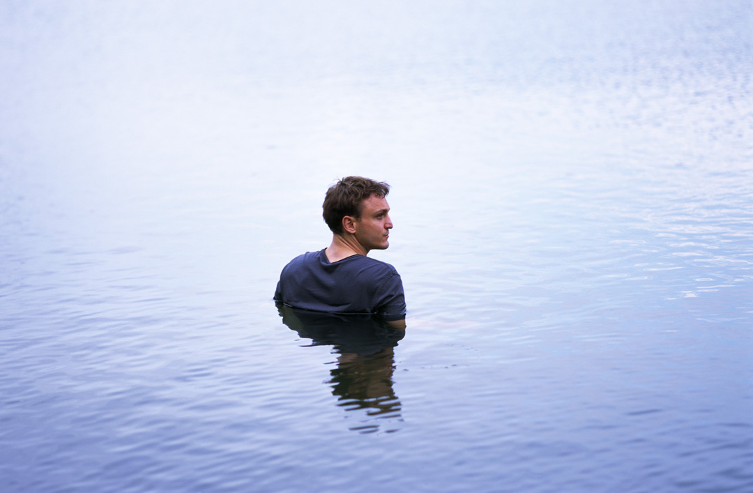 《水漾的女人》(Undine, Christian Petzold, 2020)剧照。