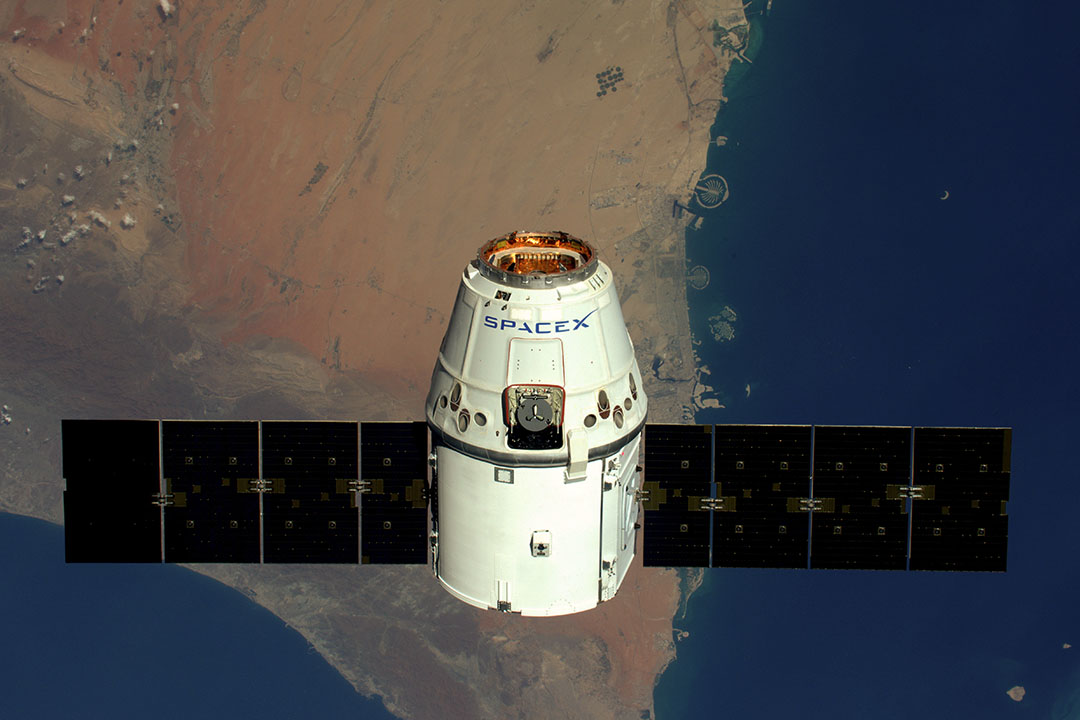 2016年4月10日，SpaceX 天龍號太空船。
