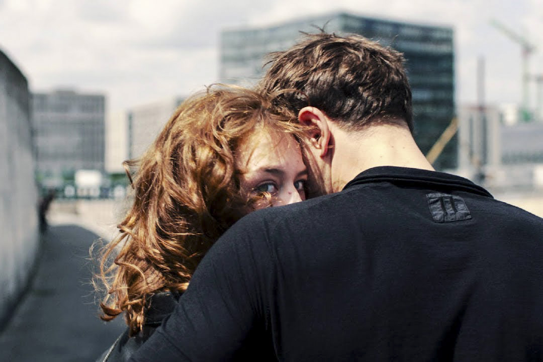 《水漾的女人》(Undine, Christian Petzold, 2020)剧照。