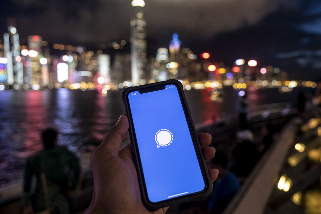 自WhatsApp宣布將會推出新措施,要求用戶同意WhatsApp與Facebook共享用戶資訊,網上掀起改用其他通訊App的呼籲,包括加密程度較大的Signal。
