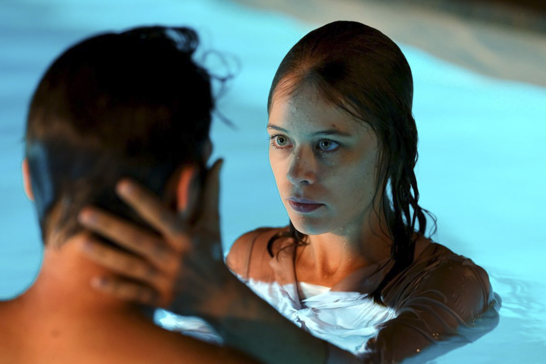 《水漾的女人》(Undine, Christian Petzold, 2020)剧照。