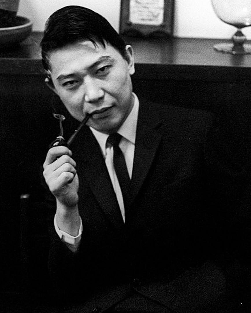 華人鋼琴家傅聰,拍攝於1965年。