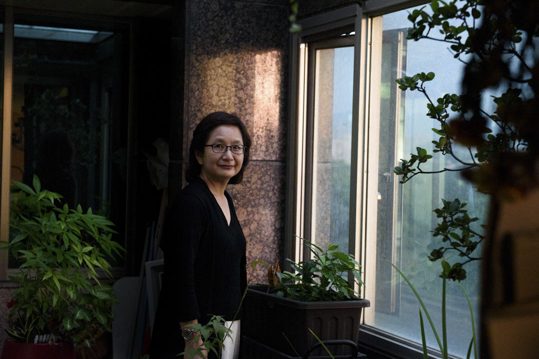 李靜宜的出版社就在一幢尋常的住宅大廈裡,「我家就住在樓上,每天上班、回家,就是坐電梯上下樓而已。」