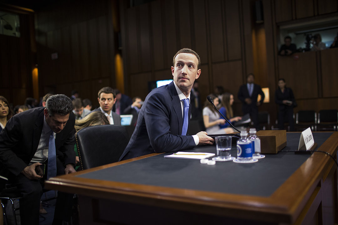 2018年4月10日華盛頓,臉書執行長祖克柏(Mark Zuckerberg)在華盛頓參議院辦公大樓舉行的聽證會作證。