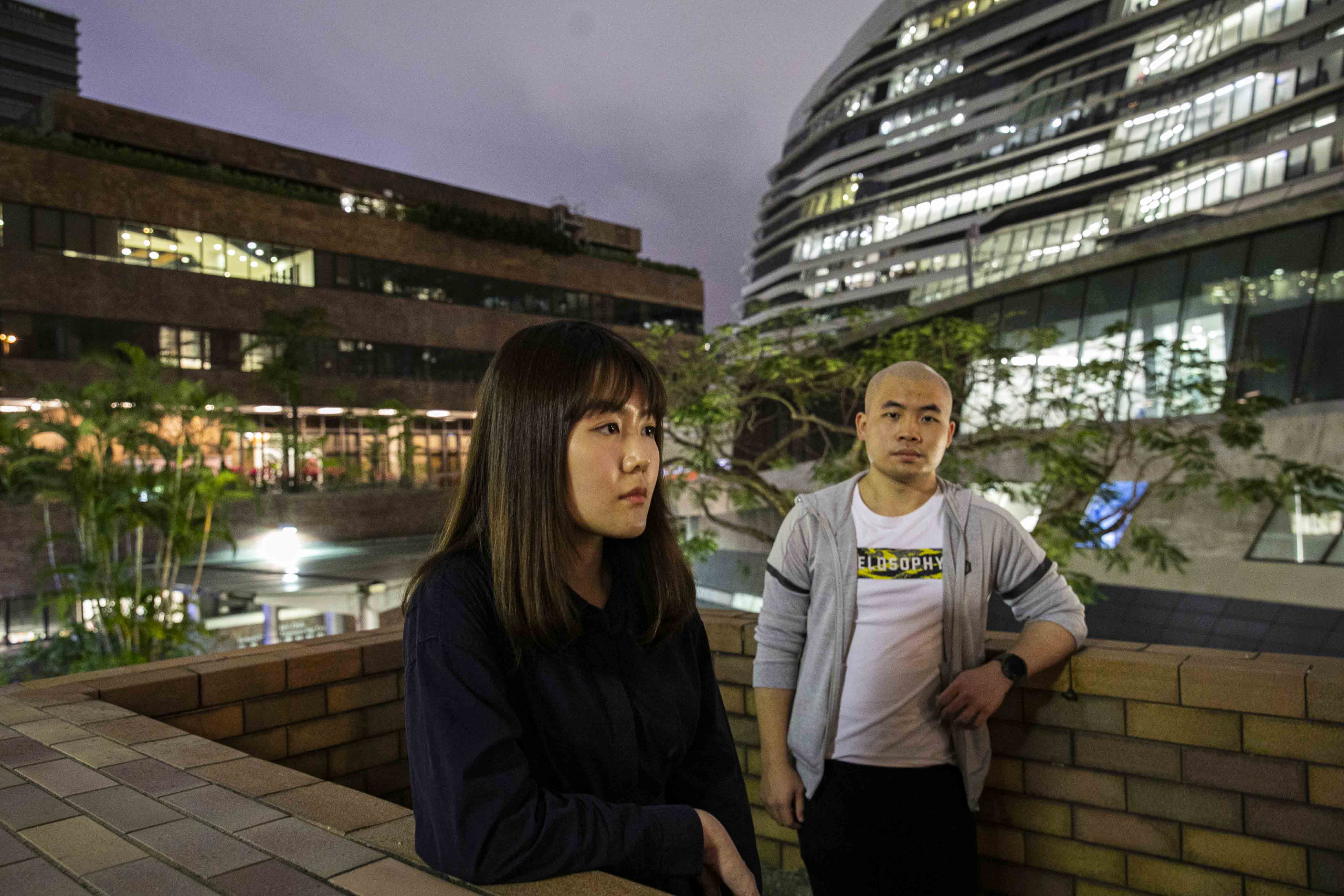 理大學生會外務副會長張心怡(左)和會長胡偉權(右)。