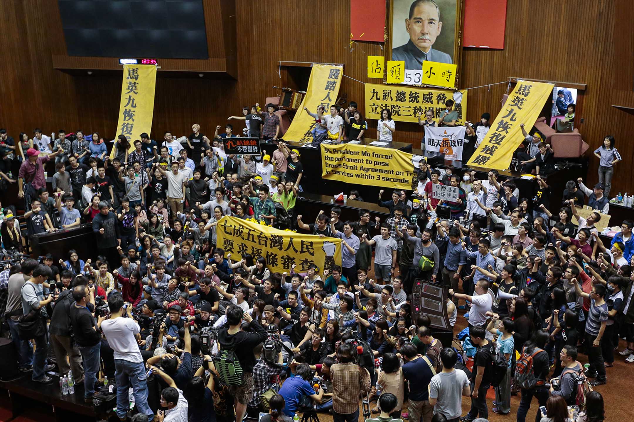 2014年3月19日,台北,示威者佔領台灣立法院。