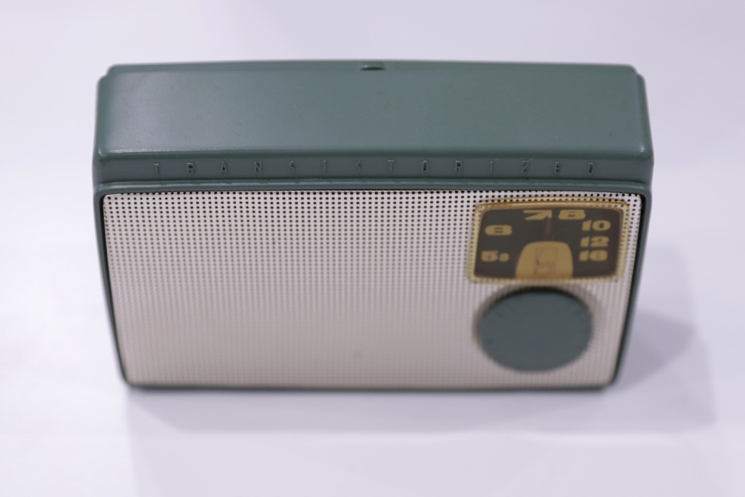 索尼製造,日本首款晶體管收音機「TR-55」。