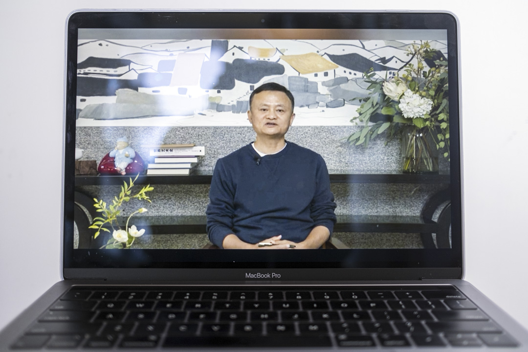2021年1月20日,阿里巴巴创始人马云以影片的方式参加乡村教师奖颁奖典礼。摄:Justin Chin/Bloomberg via Getty Images