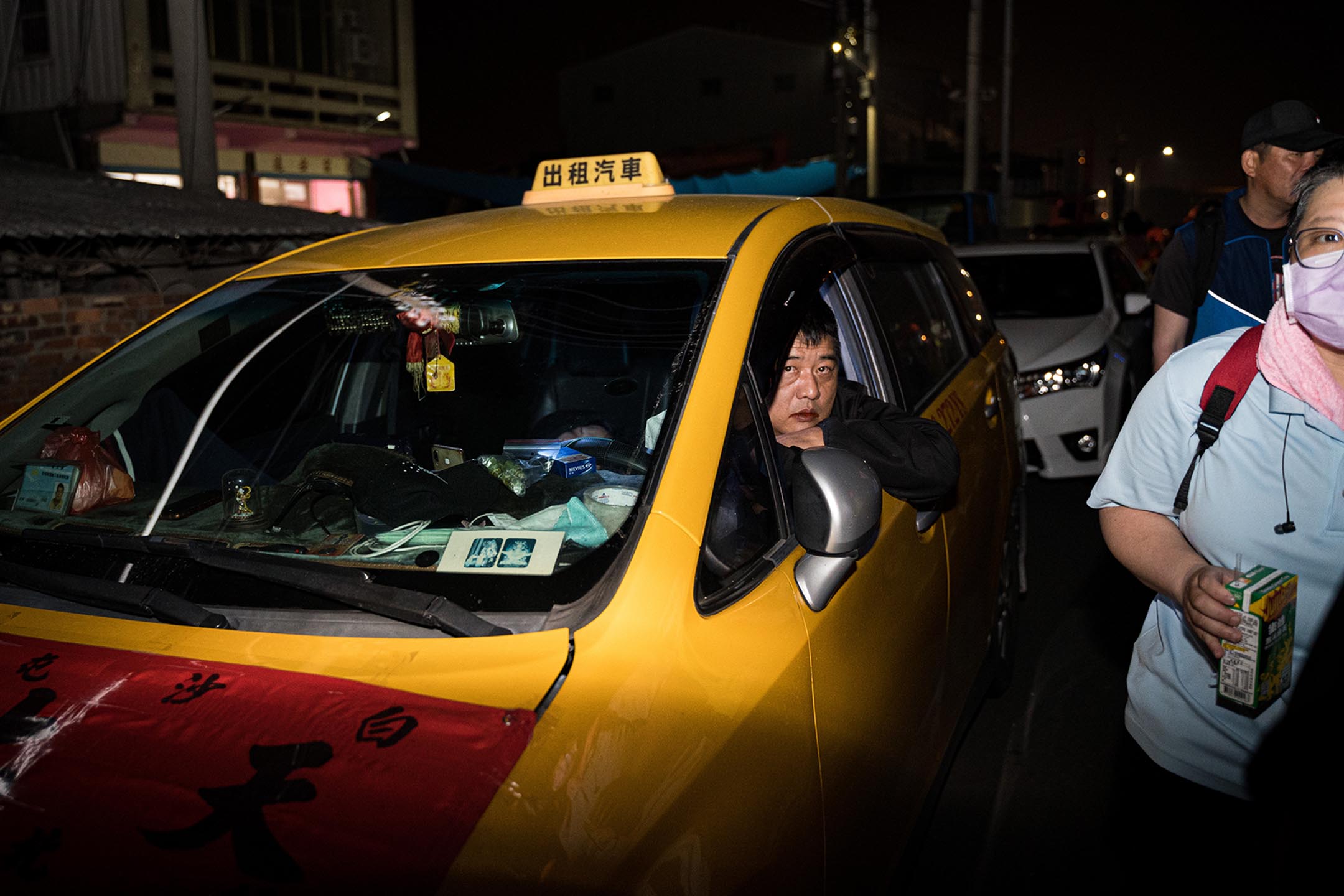 一名參與媽祖進香隊伍、支援後勤的計程車司機。