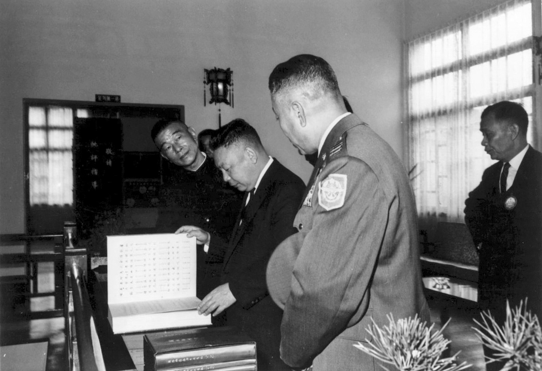 1962年3月,蒋经国出席情报局创立三十周年活动。