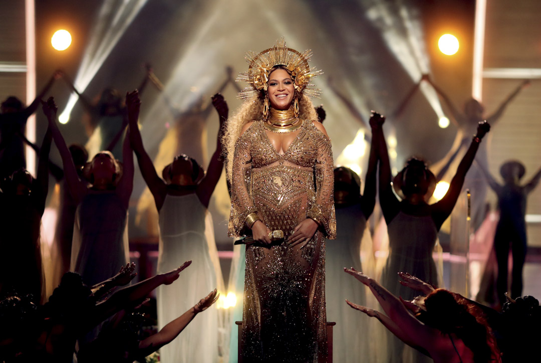 2017年2月12日，Beyoncé 在第59屆格林美獎中帶著懷孕的身體表演。