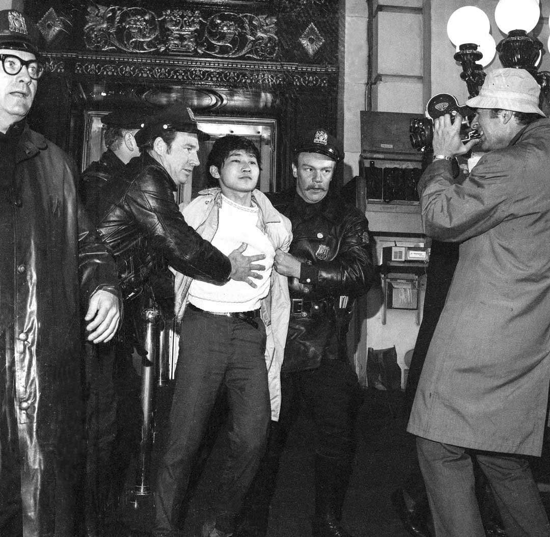 1970年4月24日,蒋经国访美期间于纽约市广场饭店门口被留学生黄文雄枪击刺杀未遂。