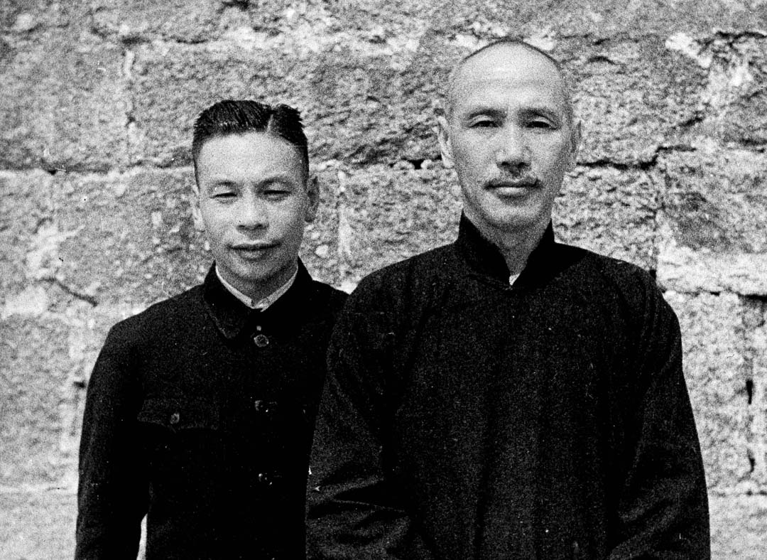 1941年11月29日,蒋介石和儿子蒋经国。