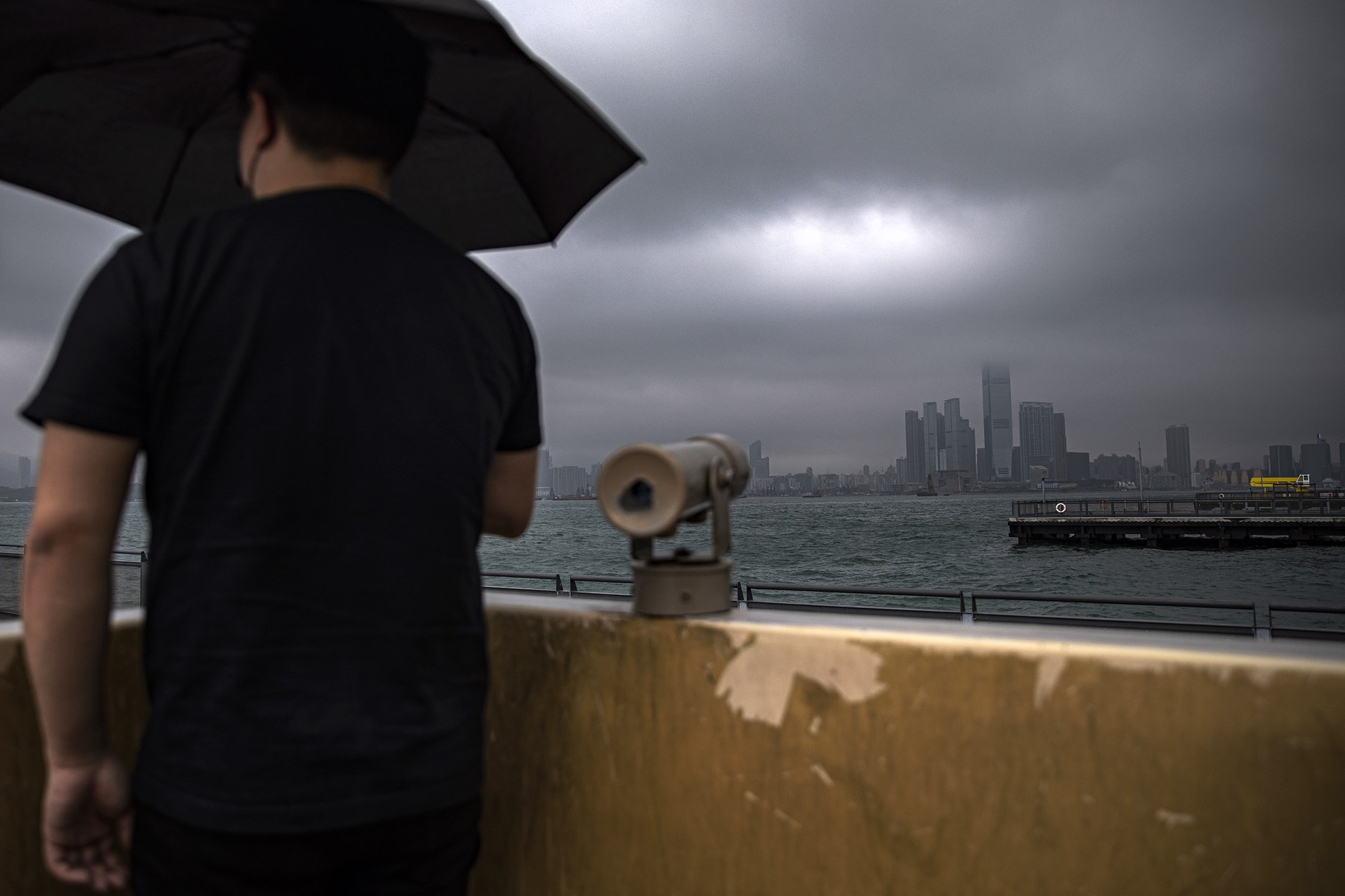 陳民聖(化名),《關注鎖港條例工會聯合陣線》骨幹成員,在香港政局低迷之下,這一工會陣線成為這次反《入境條例》修訂的主要力量。他因工作關係不想上鏡曝光。