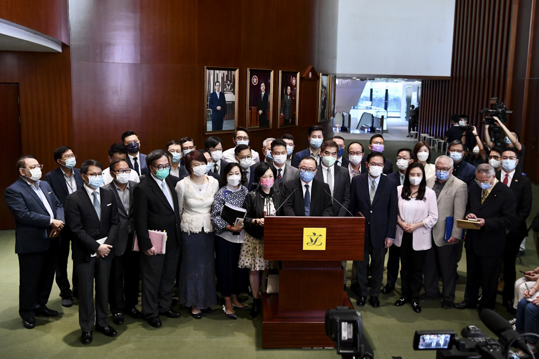 2021年5月27日，香港立法會通過「完善選舉制度」修訂條例草案後，建制派立法會議員集體見記者。