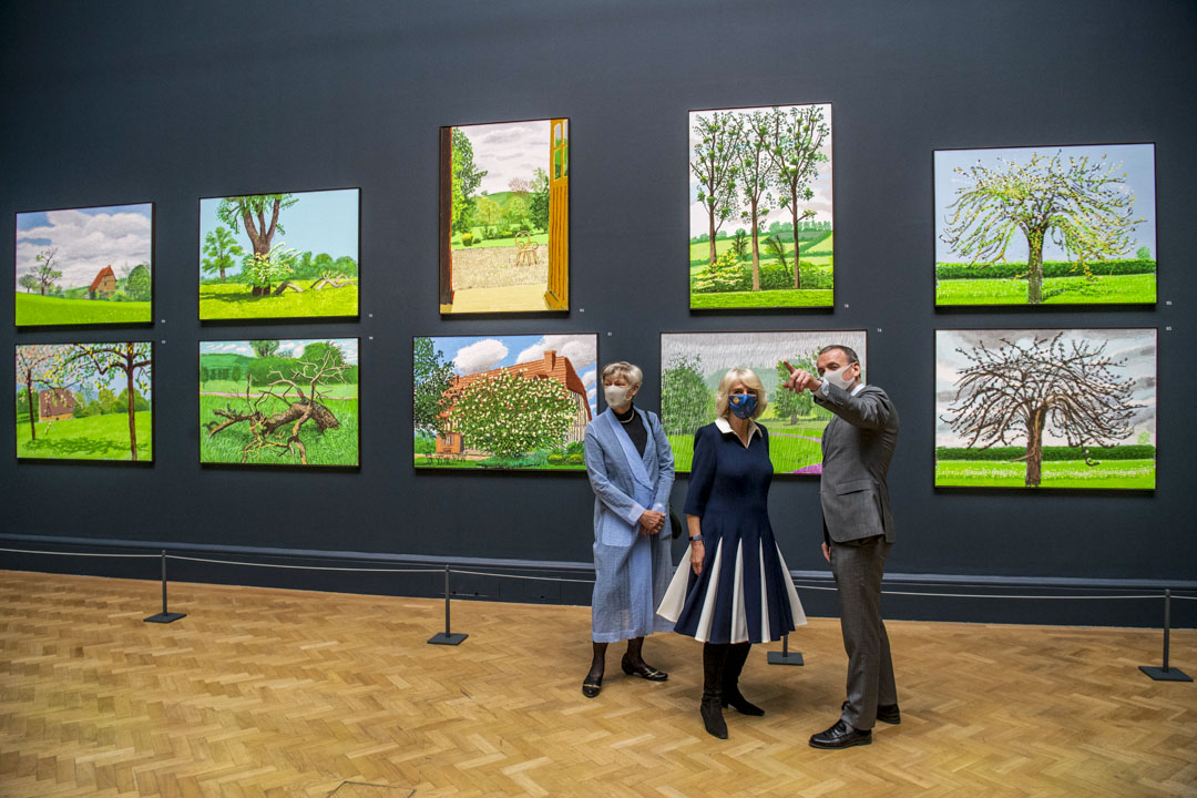 英國國寶級畫家David Hockney在英國倫敦皇家藝術學院(Royal Academy of Arts)展出疫情期間所作的百幅寫生。