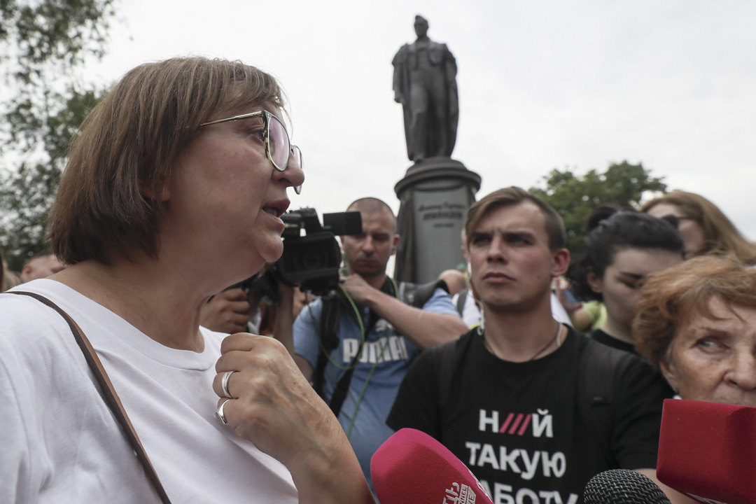 2019年6月12日,Meduza 的首席執行官Galina Timchenko在俄羅斯莫斯科舉行的支持Ivan Golunov的集會上與媒體交談,後者被警方拘留、被指控犯有毒品罪,後來被軟禁釋放。