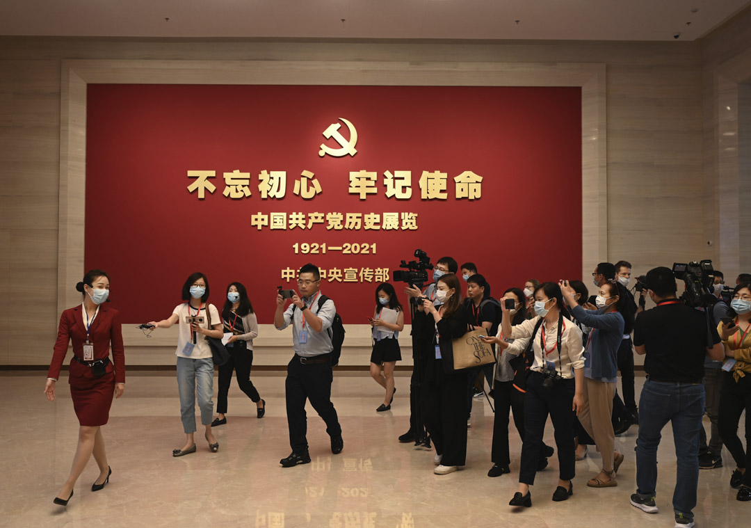 2021年6月25日,北京,記者採訪新建成的中國共產黨博物館。