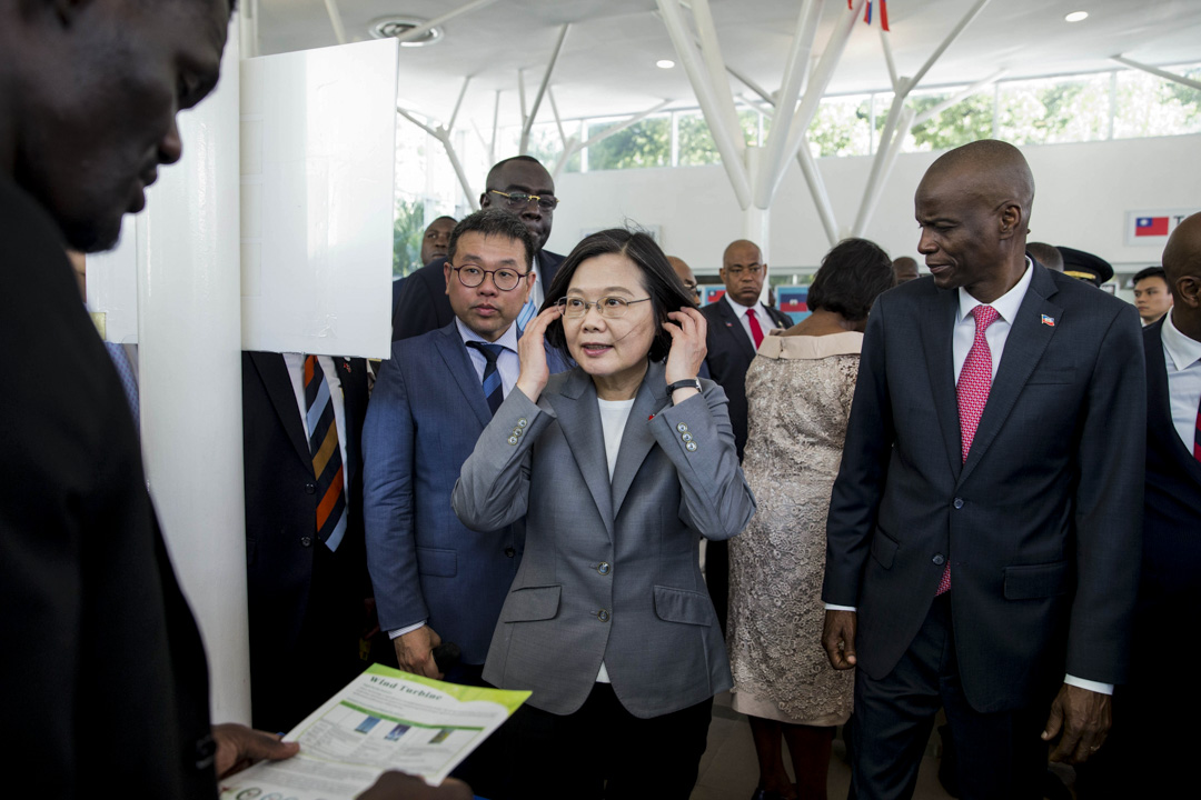 2019年7月13日,台灣總統蔡英文和海地總統摩依士(Jovenel Moïse)在海地太子港出席台灣產品展覽開幕式。