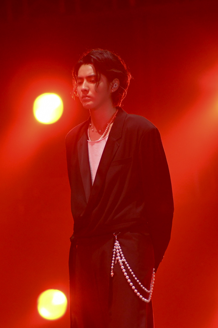 2019年8月8日,吴亦凡于上海举行的一个音乐会上演出。