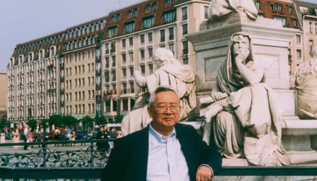 余英時在德國首都柏林的御林廣場。