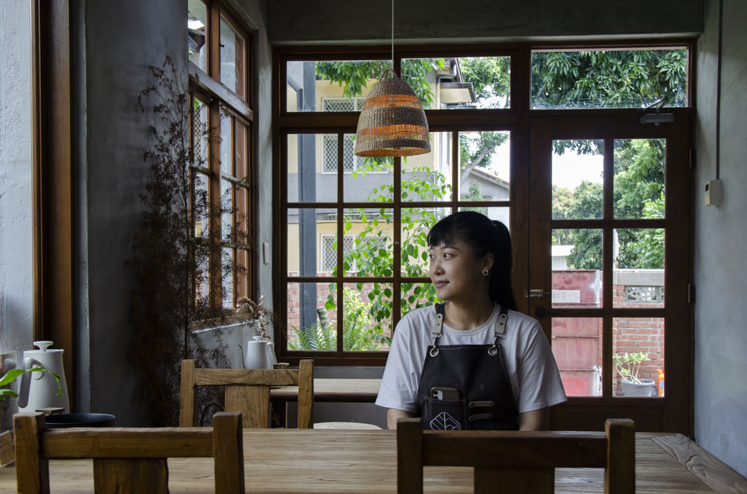 在中興新村經營「丘山茶」的賴岳鈴。